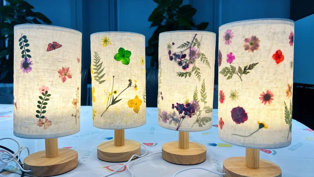 英唐集團開展 花燈藝語 點亮美好 壓花臺燈制作活動